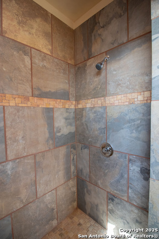 Image 17 of 30 For 272 Cr 341