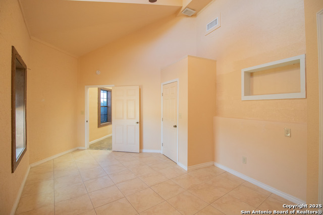 Image 19 of 30 For 272 Cr 341