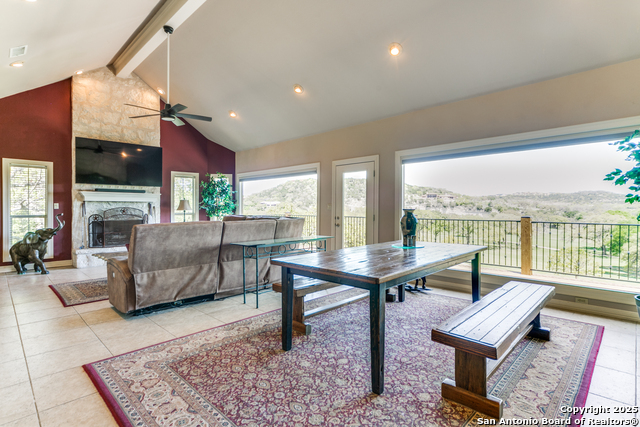 Listing photo id 8 for 100 W Tapatio Dr