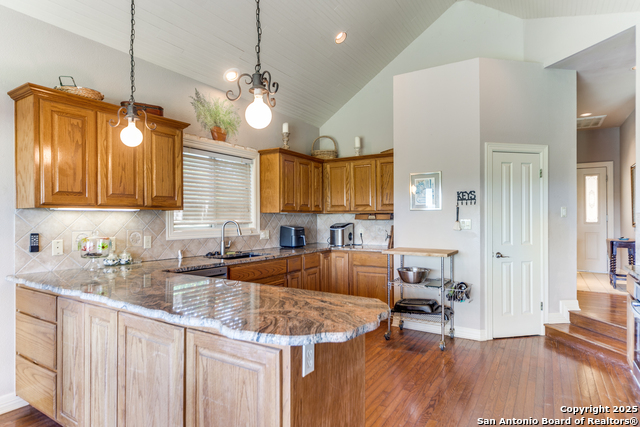 Listing photo id 10 for 100 W Tapatio Dr