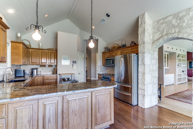 Listing photo id 11 for 100 W Tapatio Dr