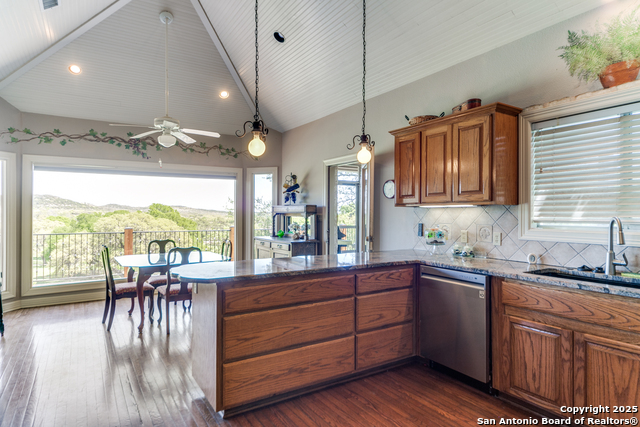 Listing photo id 12 for 100 W Tapatio Dr