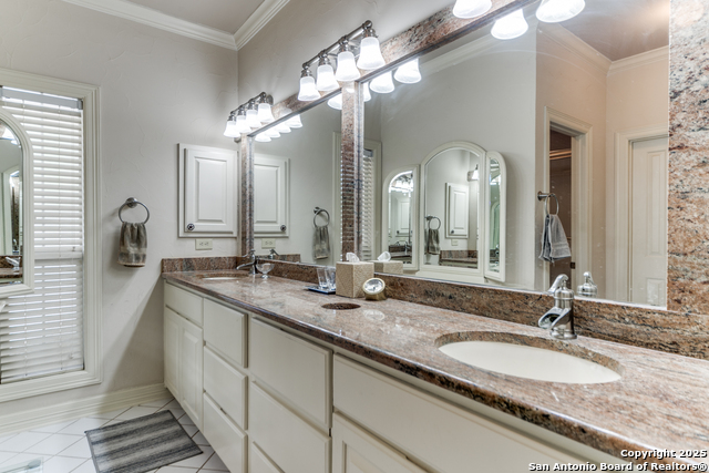 Listing photo id 15 for 100 W Tapatio Dr