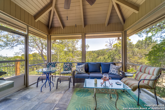 Listing photo id 24 for 100 W Tapatio Dr