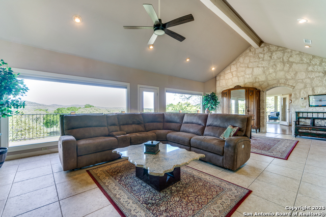 Listing photo id 5 for 100 W Tapatio Dr