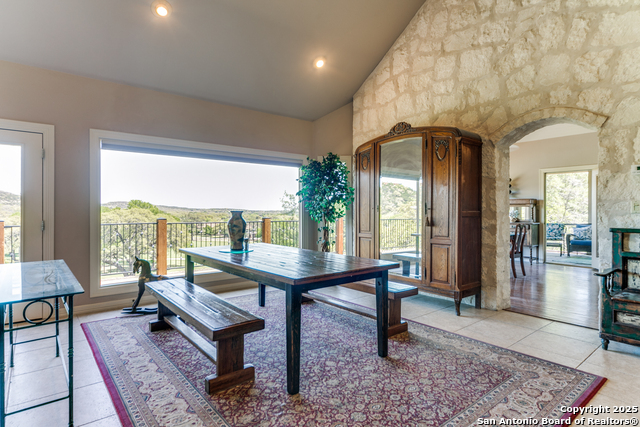 Listing photo id 7 for 100 W Tapatio Dr