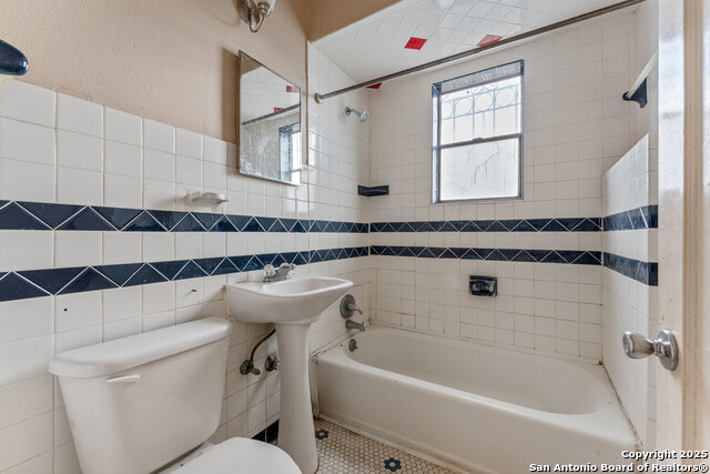 Image 10 of 15 For 343 Summit W