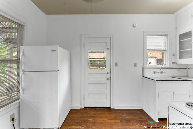 Image 6 of 15 For 343 Summit W