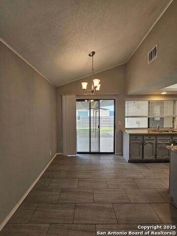 Image 5 of 18 For 5303 Walnut Vista Dr