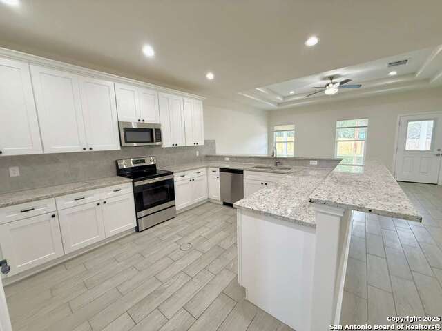 Image 7 of 26 For 2137 Fuller