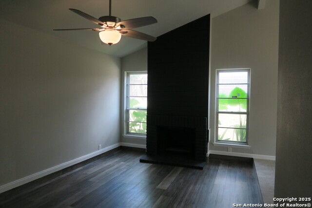 Listing photo id 2 for 1226 Billings