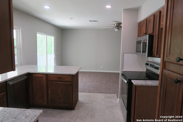 Listing photo id 5 for 1226 Billings