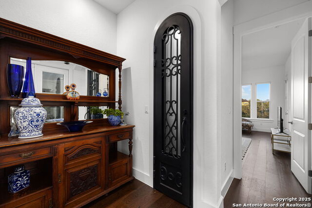 Listing photo id 10 for 365 Butternut