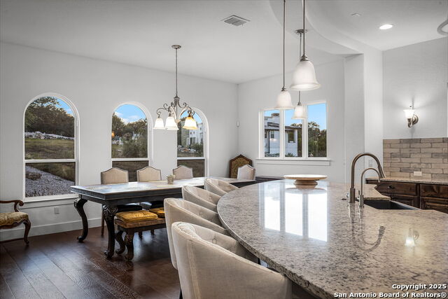 Listing photo id 11 for 365 Butternut