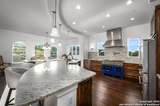 Listing photo id 12 for 365 Butternut