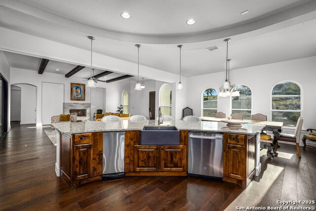 Listing photo id 13 for 365 Butternut