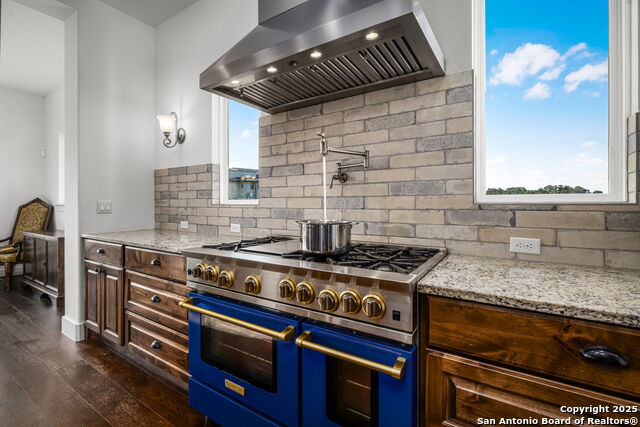 Listing photo id 15 for 365 Butternut