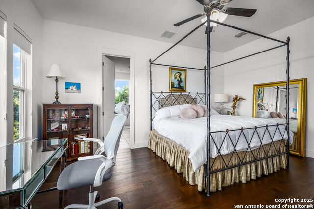 Listing photo id 18 for 365 Butternut