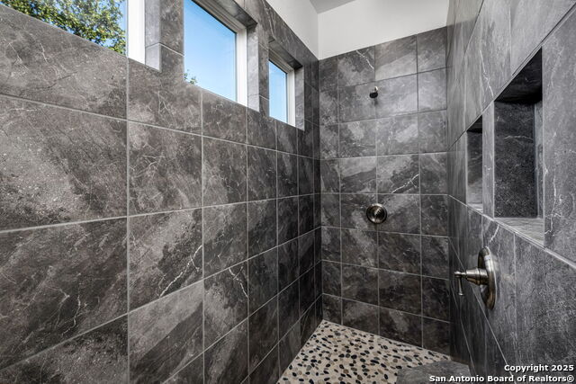 Listing photo id 23 for 365 Butternut