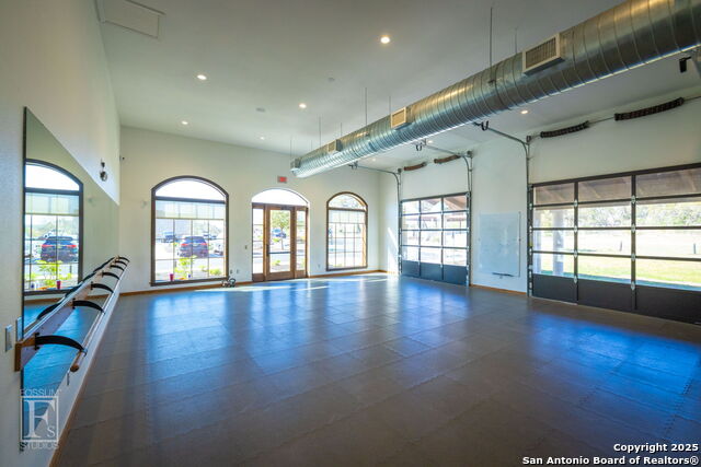 Listing photo id 41 for 365 Butternut