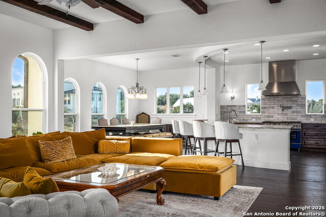 Listing photo id 3 for 365 Butternut