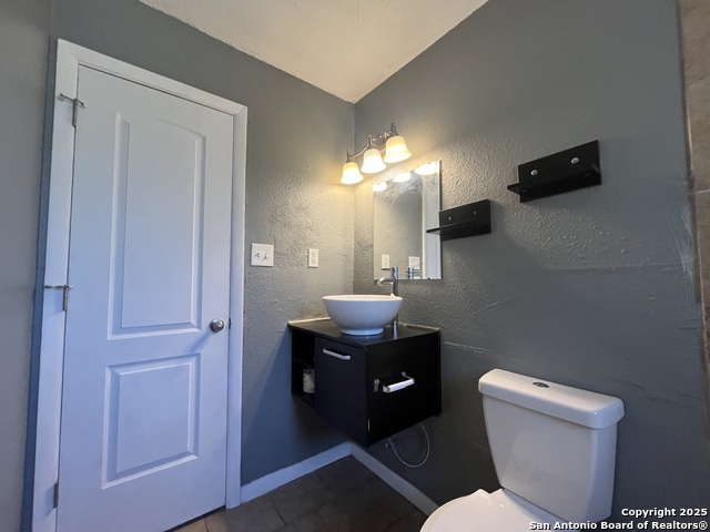 Image 11 of 20 For 2513 Quintana Rd.  6