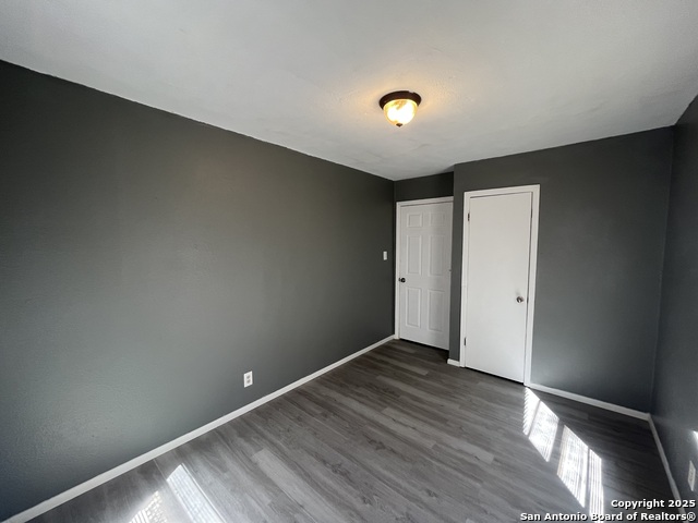 Image 12 of 20 For 2513 Quintana Rd.  6