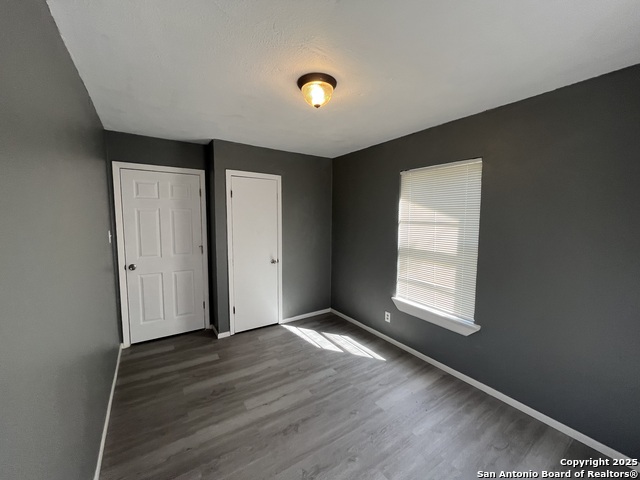 Image 13 of 20 For 2513 Quintana Rd.  6