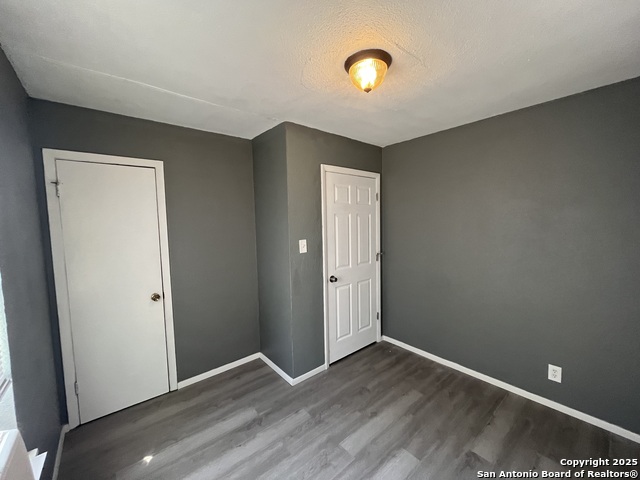 Image 15 of 20 For 2513 Quintana Rd.  6