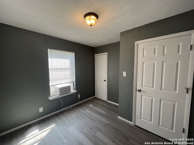 Image 16 of 20 For 2513 Quintana Rd.  6