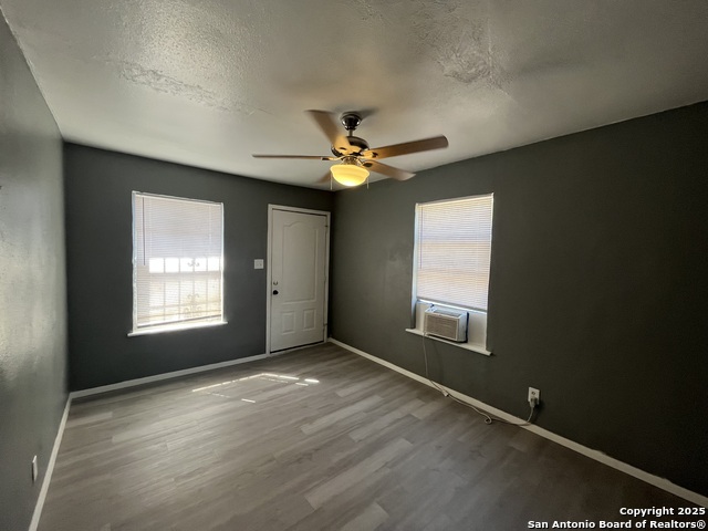 Image 3 of 20 For 2513 Quintana Rd.  6