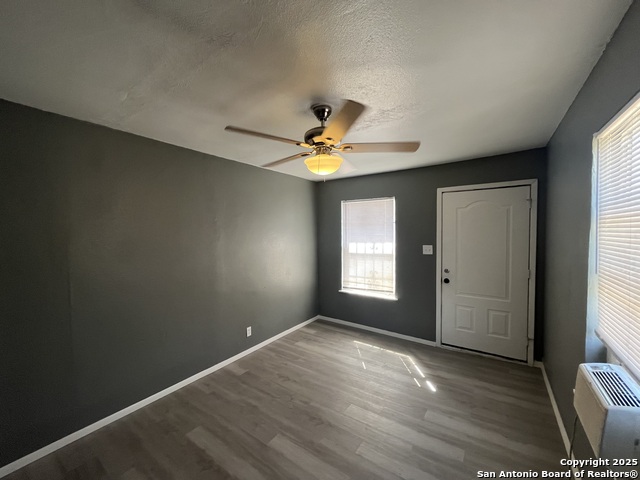 Image 4 of 20 For 2513 Quintana Rd.  6