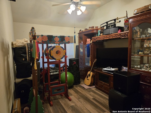 Listing photo id 13 for 13707 Palatine