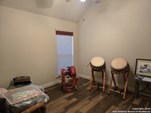 Listing photo id 14 for 13707 Palatine