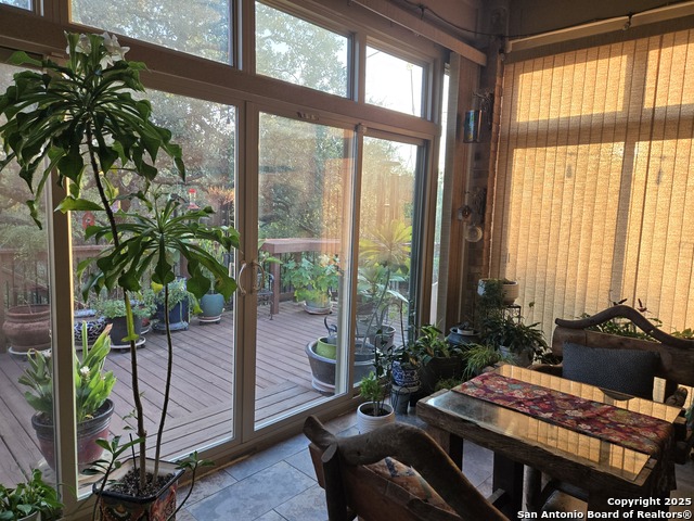 Listing photo id 17 for 13707 Palatine