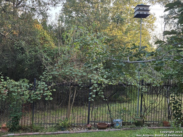 Listing photo id 21 for 13707 Palatine