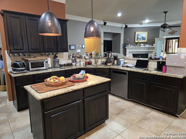 Listing photo id 7 for 13707 Palatine