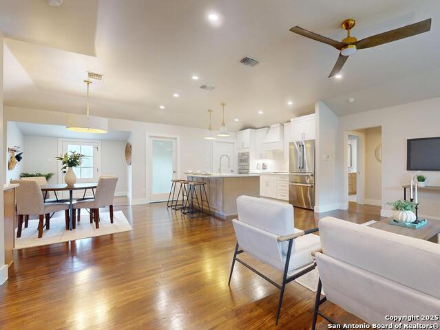 Image 3 of 37 For 130 Larchmont