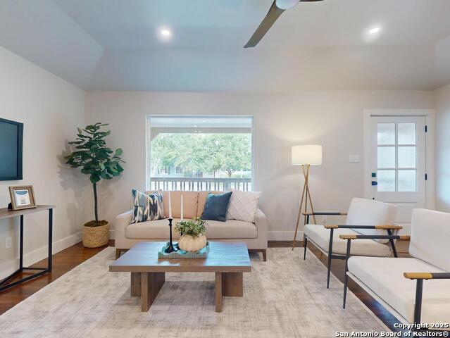 Image 4 of 37 For 130 Larchmont