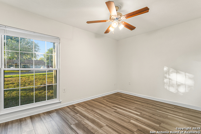 Image 12 of 19 For 7809 Hollow Oak