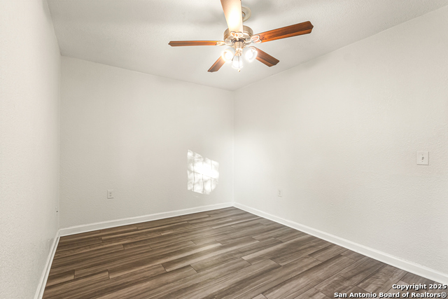 Image 13 of 19 For 7809 Hollow Oak