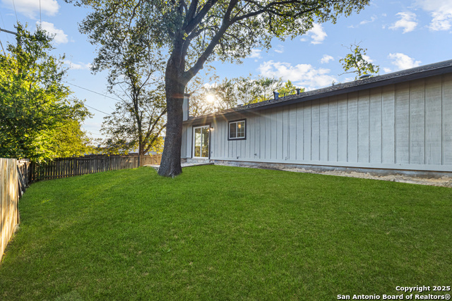 Image 17 of 19 For 7809 Hollow Oak