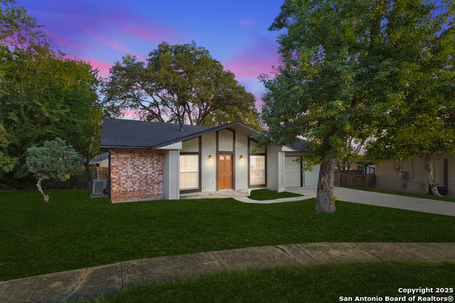 Image 2 of 19 For 7809 Hollow Oak