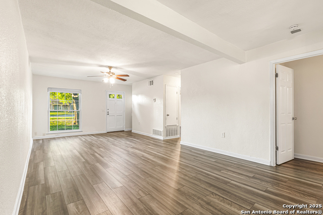 Image 3 of 19 For 7809 Hollow Oak