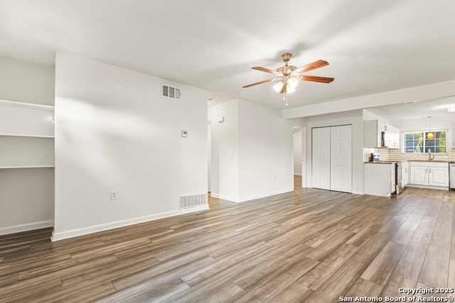 Image 4 of 19 For 7809 Hollow Oak