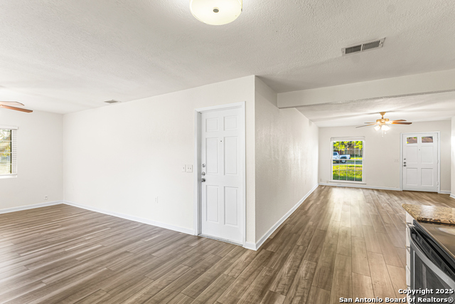 Image 6 of 19 For 7809 Hollow Oak