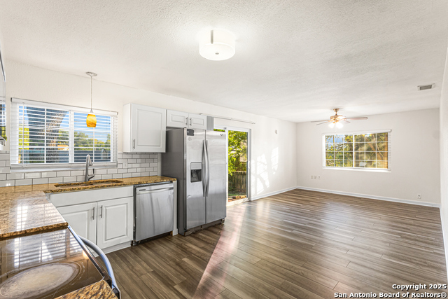 Image 7 of 19 For 7809 Hollow Oak