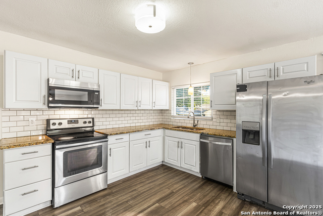 Image 8 of 19 For 7809 Hollow Oak