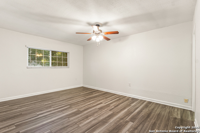 Image 9 of 19 For 7809 Hollow Oak