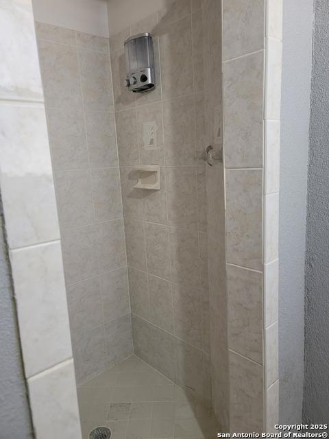 Image 20 of 38 For 5711 Prentiss